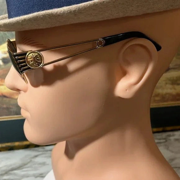 FENDI VINTAGE RARE GOLD SUNGLASSES. UNISEX. THESE ARE IN REALLY GOOD CONDITION. - Picture 6 of 17